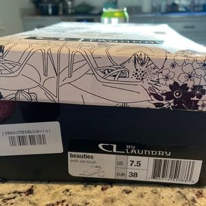 Never worn Chinese, laundry, BLUSH color- Beautiful sandals!